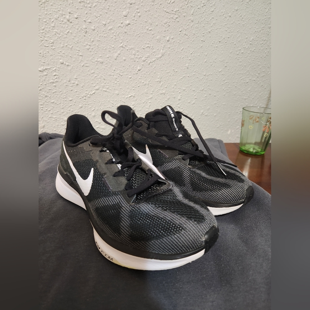 Womens Size 8 Nike Air Zoom Shoes